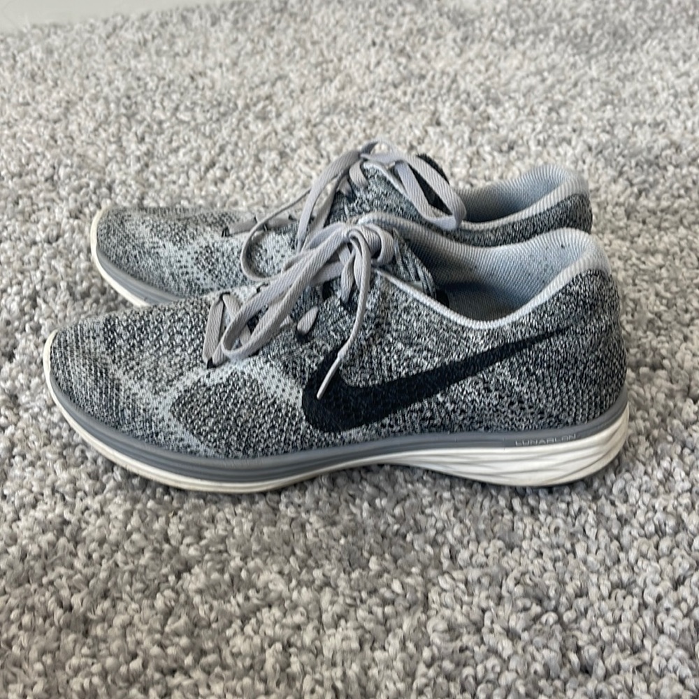 Nike flynit sneakers sz 10.5